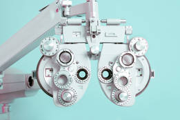 optometrists phoropter photo